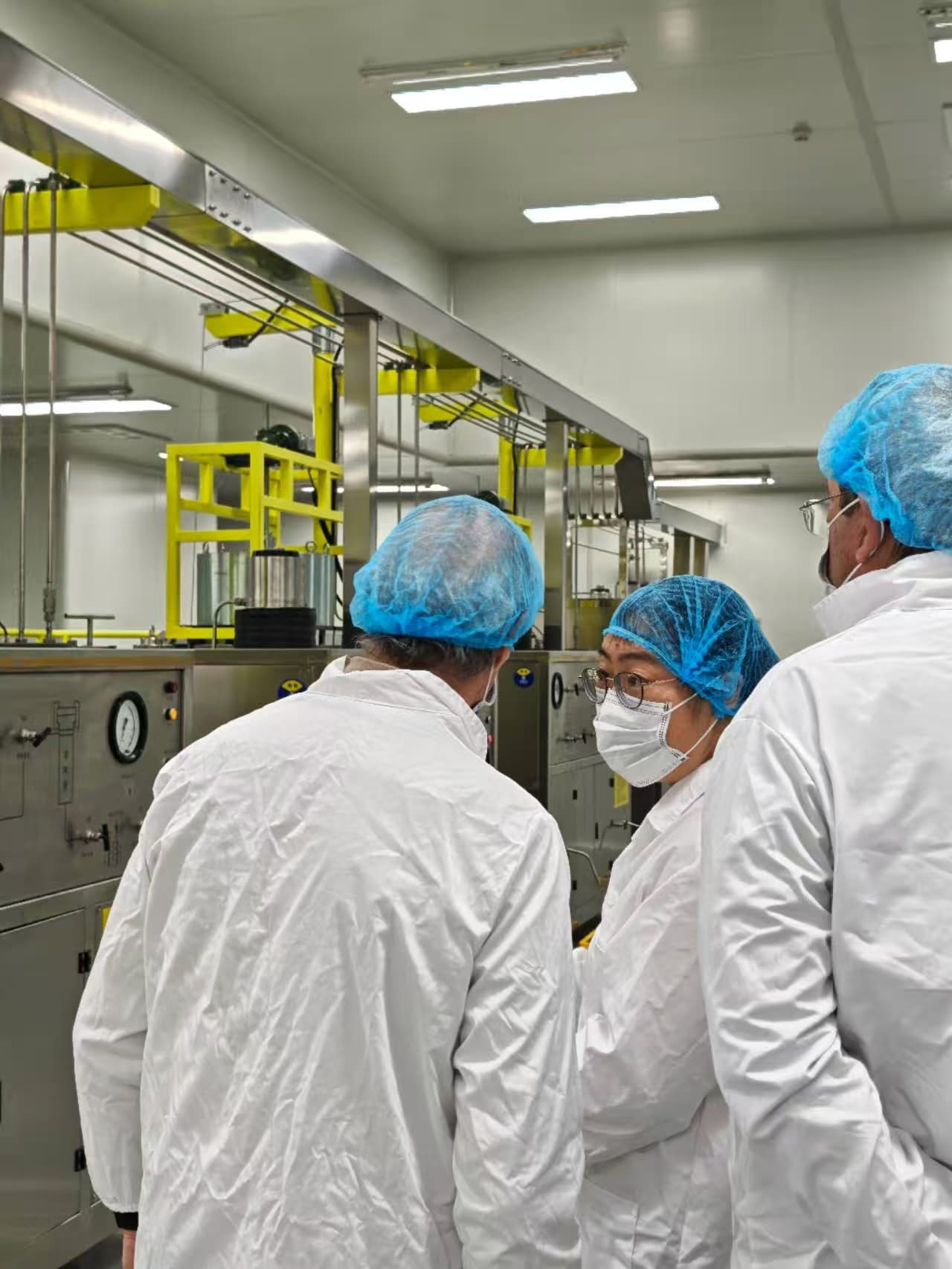 HETCHYN team reviewing the supercritical carbon dioxide extraction line