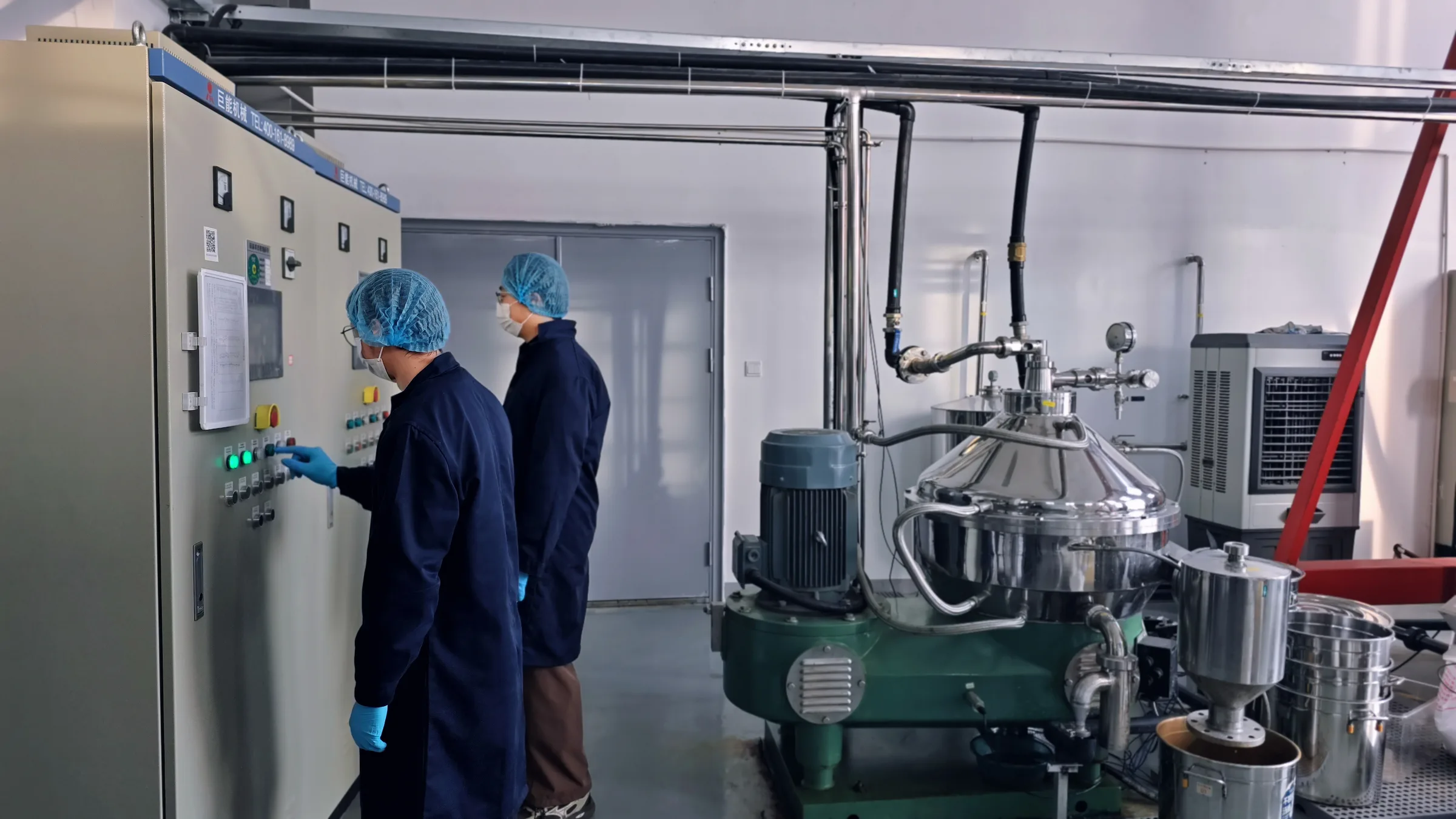 HETCHYN technicians monitor industrial separation equipment